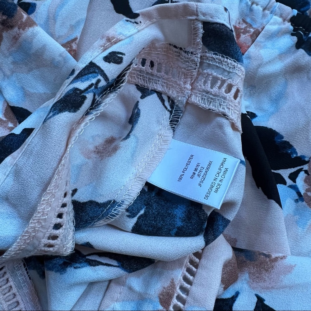 Gypsies & Moondust floral romper - Picture 11 of 11